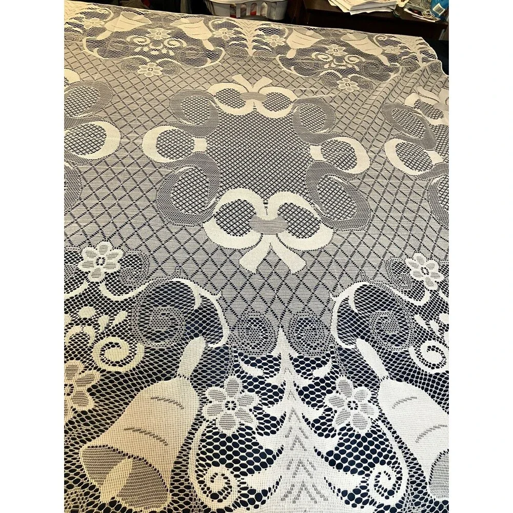 Christmas Lace Table Cloth - White - 82